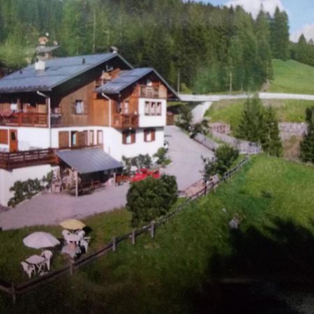 Garni La Rondine Hotel Селва ди Кадоре Екстериор снимка